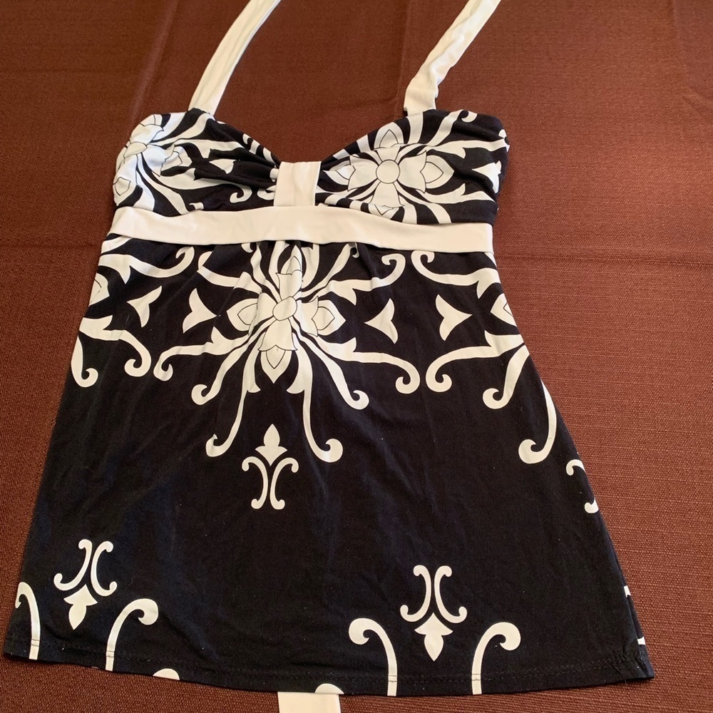 𝅺CHARLOTTE Russe black and white print top